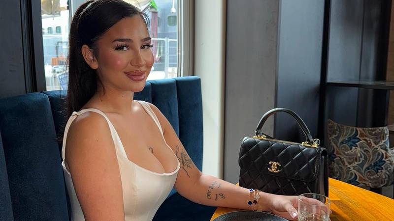 FOTO Zbog supruga je prešla na islam, a optužili su ju da zbog njene 'magije' on ne igra za BiH