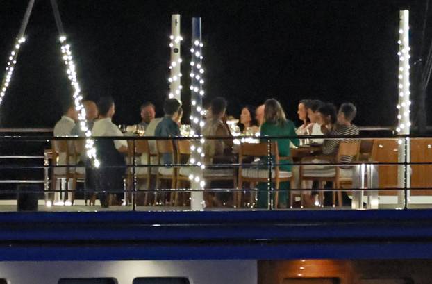 Jeff Bezos sa zaručnicom, Katy Perry i Orlandom Bloomom uživa na večeri na jahti kod Mljeta