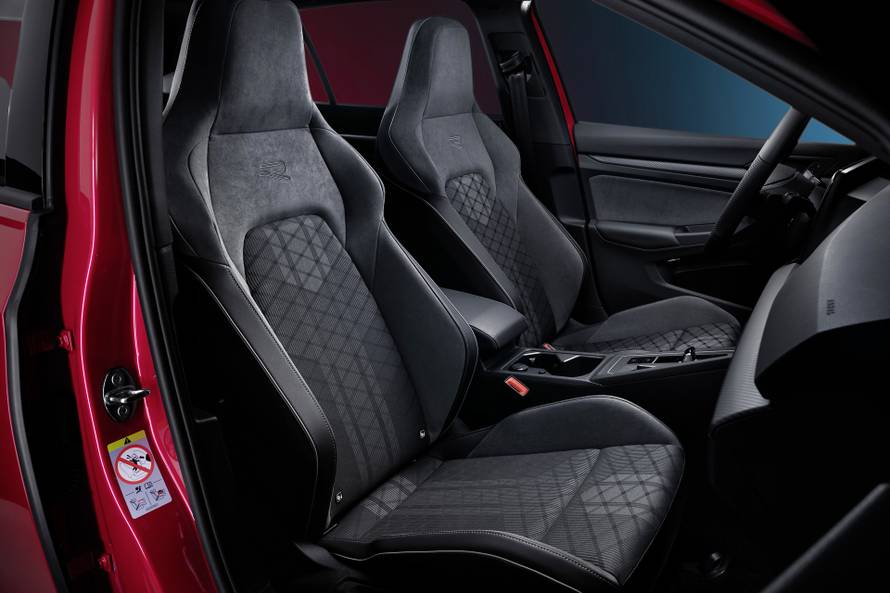 The new Volkswagen Golf Variant R-Line