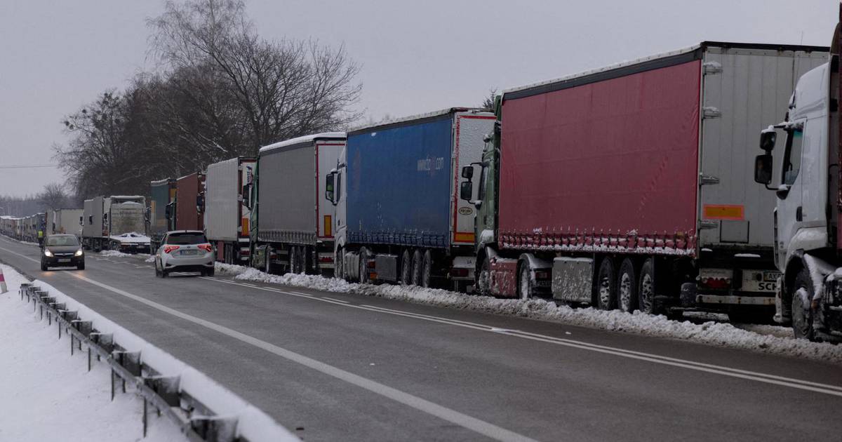 Key border crossing unblocked by Polish truck drivers, says Ukrainian minister