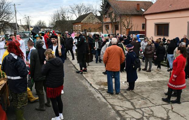 Donja Bebrina: Urnebesni pokladni utorak u Donjoj Bebrini