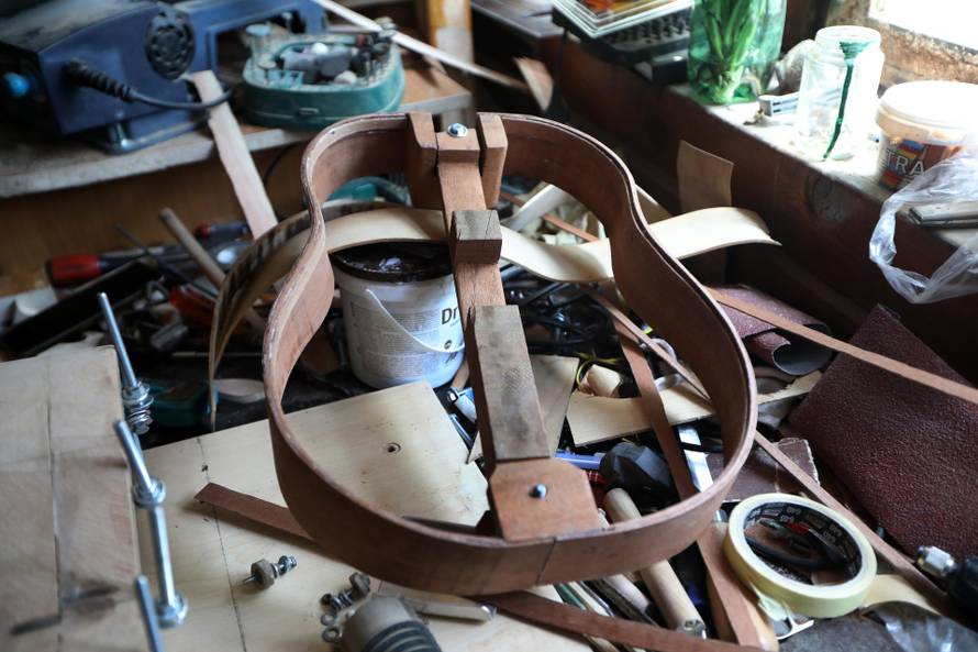 Šibenčanin Srđan Trojan je samouki tvorac neobičnih glazbala unikatnog zvuka