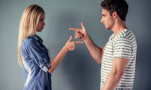 Možda ipak nije on baš za sve kriv: 34 načina na koje žene guraju svoje muževe od sebe