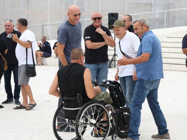 Šibenik:Odrzan je 'Prosvjedni skup protiv financiranja FALIŠ-a i svih ostalih protuhrvatskih dogaðanja'