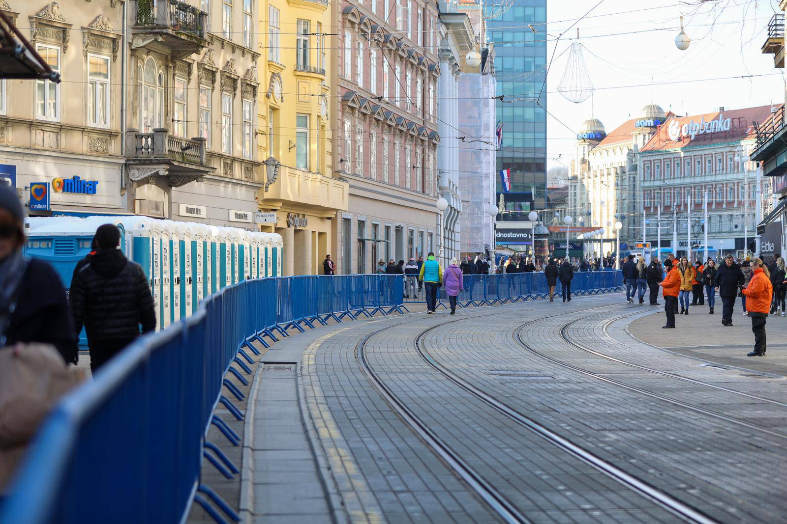 Zagreb: Ograde i zaštitari već su na mjestu za doček Vatrenih u Jurišićevoj