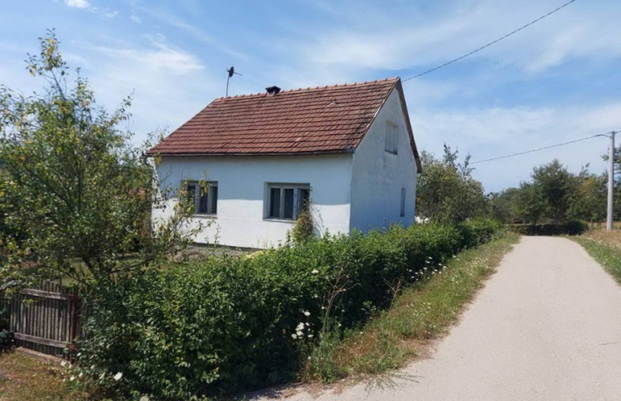 Zaklao susjedu, pa nasrnuo i na njenu prijateljicu: Sumnjao je da se bave crnom magijom...