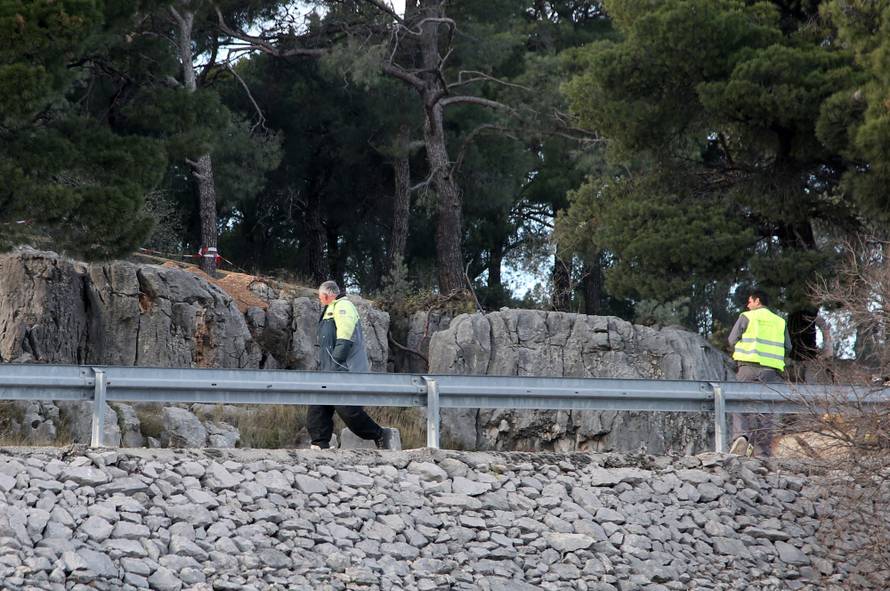Bagerom prešao preko zaostale mine: Oštećeno je šest auta...