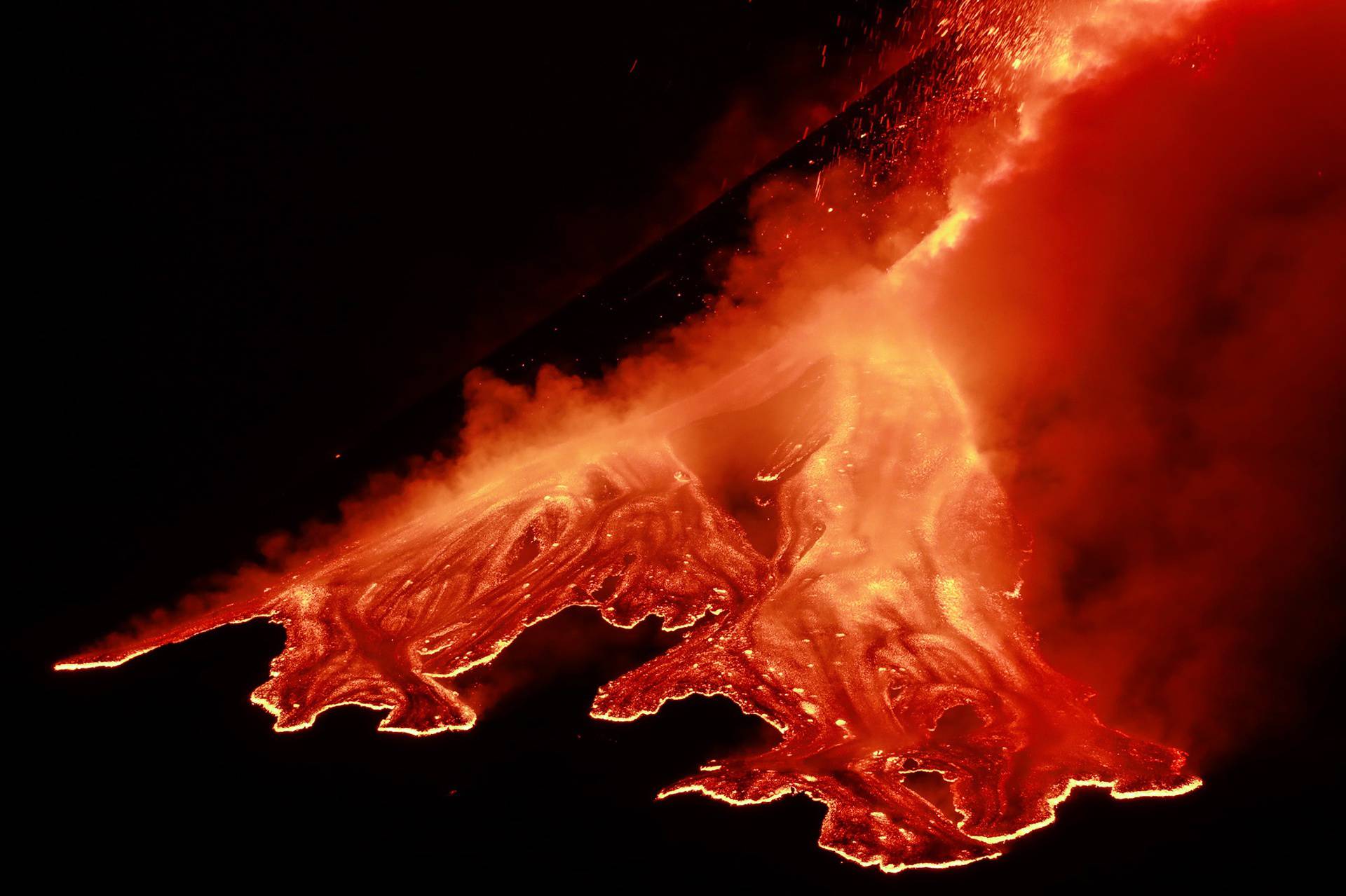 Etna osvijetlila noćno nebo fontanom lave od 1500 metara