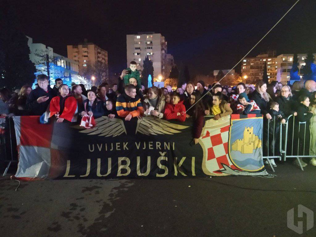 Doček za pamćenje u Mostaru: 'A tu smo kao klinci trčkarali'