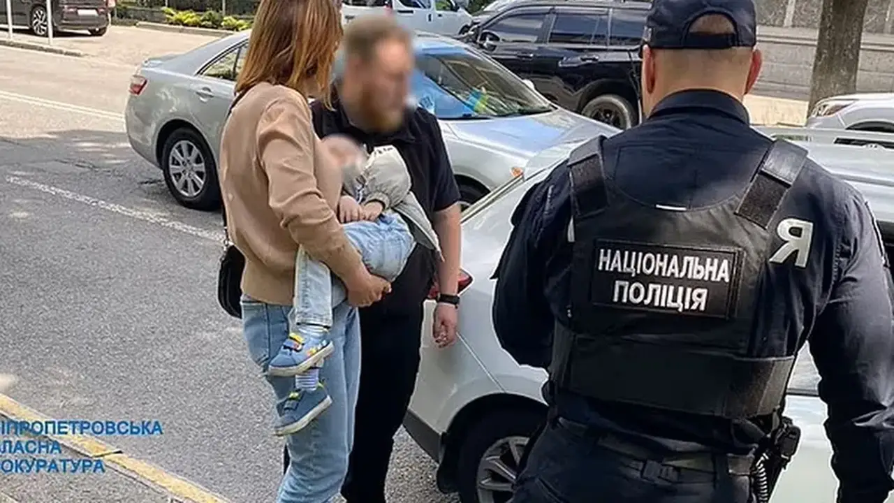 ŠOKANTNO! Majka je pokušala  prodati sina (2) za 21.500 eura. Policija objavila fotke uhićenja