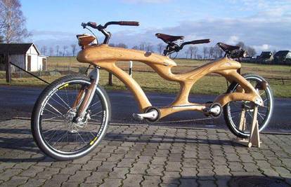 Neobičan drveni bicikl za veselu vožnju u dvoje