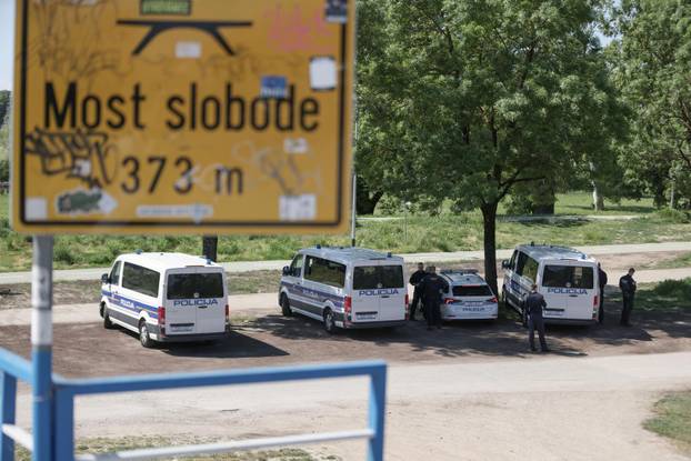 Zagreb: Policija na Trnjanskom nasipu uoči održavanja Trnjanskih krijesova