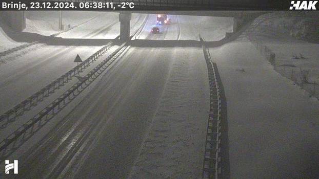 FOTO Snijeg zameo Hrvatsku! Pogledajte kako izgledaju ceste. Zbog mećave su zatvorili dio A1