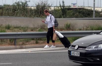 Halo, taksi! Rakitić je kući s aerodroma krenuo pješice!?