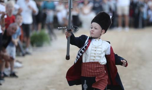 FOTO Veselje, osmijesi i ponos: Mali junaci osvojili srca na 70. Vučkovićevoj alki u Brnazama