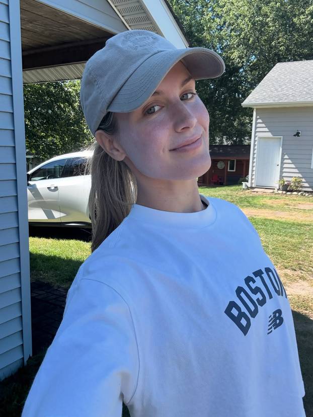 FOTO S 31 godinom oprostila se od tenisa, a zbog obrijane glave izgubila je vrijedno sponzorstvo