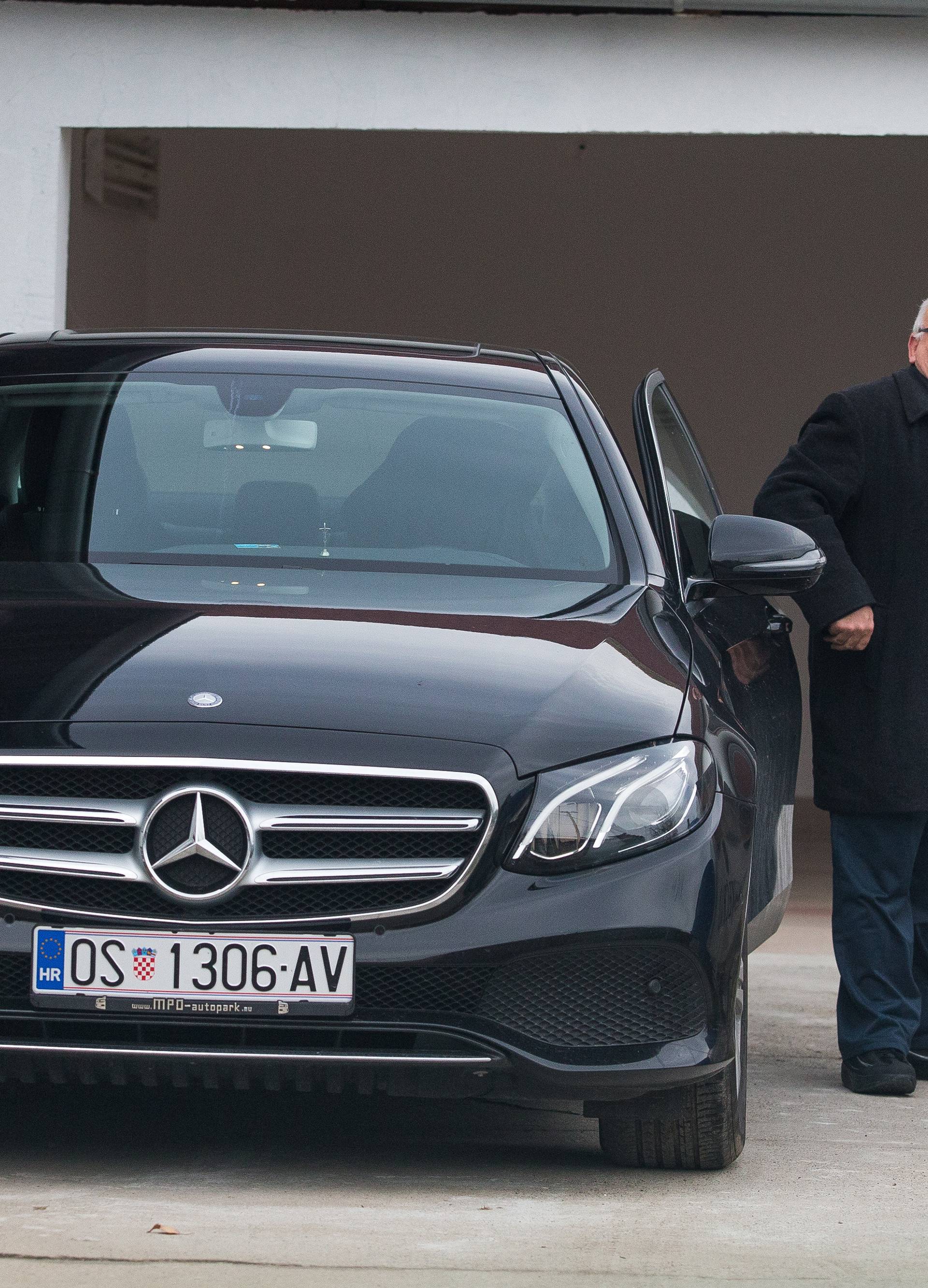 'Može i skromnije, ali ako imam zašto ne bih vozio Mercedes?!'