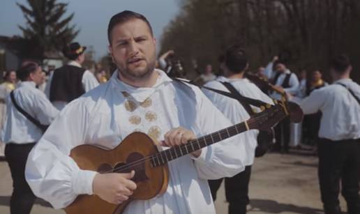 Bosutski bećari predstavljaju svoj novi spot 'Priča o Jeli'