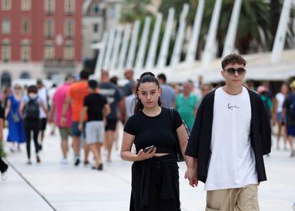 Split pun turista: Zahladilo je pa su umjesto plaže otišli  - na Rivu