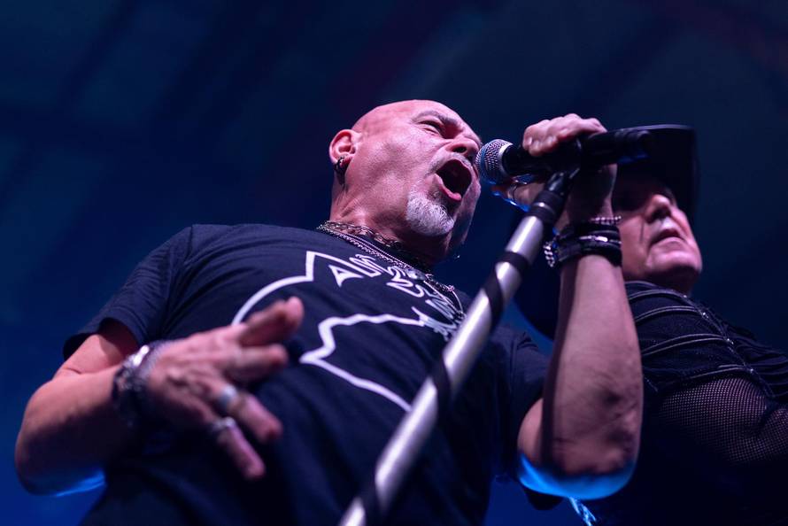 Županja: 13. božićni koncert Opće Opasnosti i prijatelja