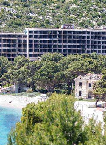 Po&ccaron;inje ru&scaron;enje devastiranih hotela Kupari u najljep&scaron;oj uvali kod Dubrovnika