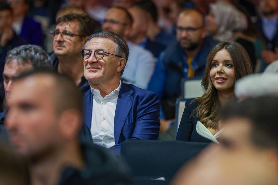 Sarajevo: Zdravko Mamić s djevojkom Jelenom  na premijeri filma o Vahidu Halilhodžiću "Moja istina-Vaha" 