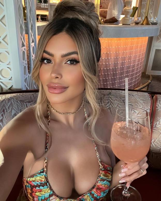 FOTO Ovu manekenku proglasili su najljepšom na svijetu, ali nije baš uvijek ovako izgledala...