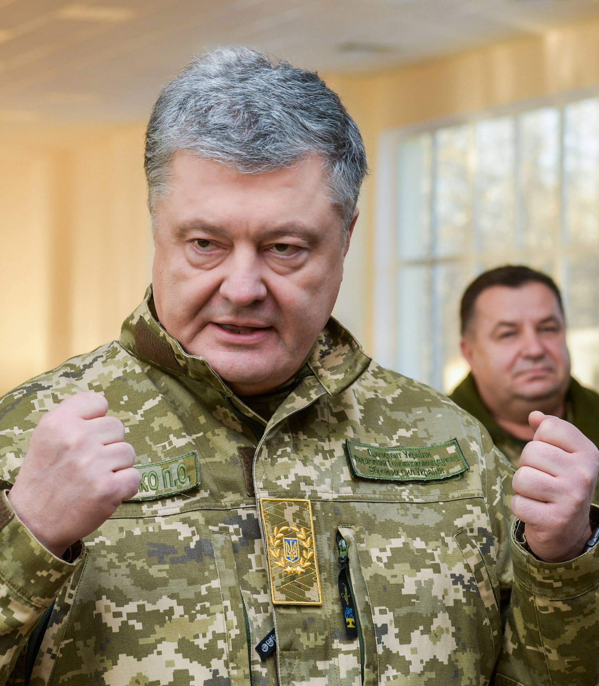 Ukraine's President Poroshenko and Defence Minister Poltorak visit a military training centre in Chernihiv Region