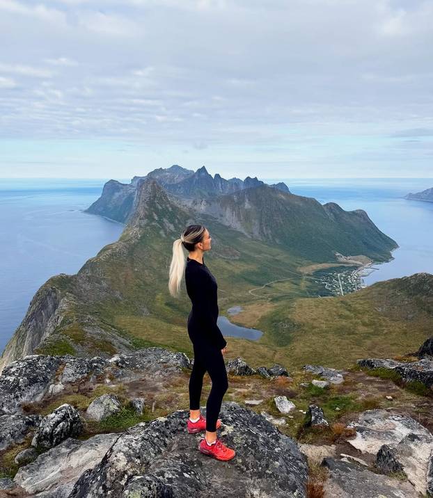 FOTO Zanosna plavuša bodrit će češkog golmana protiv Hrvatske