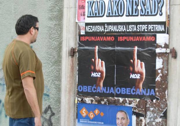 FOTO Zmija, čizma i kontejneri: Ovo su svi kontroverzni plakati Stipe Petrine za lokalne izbore