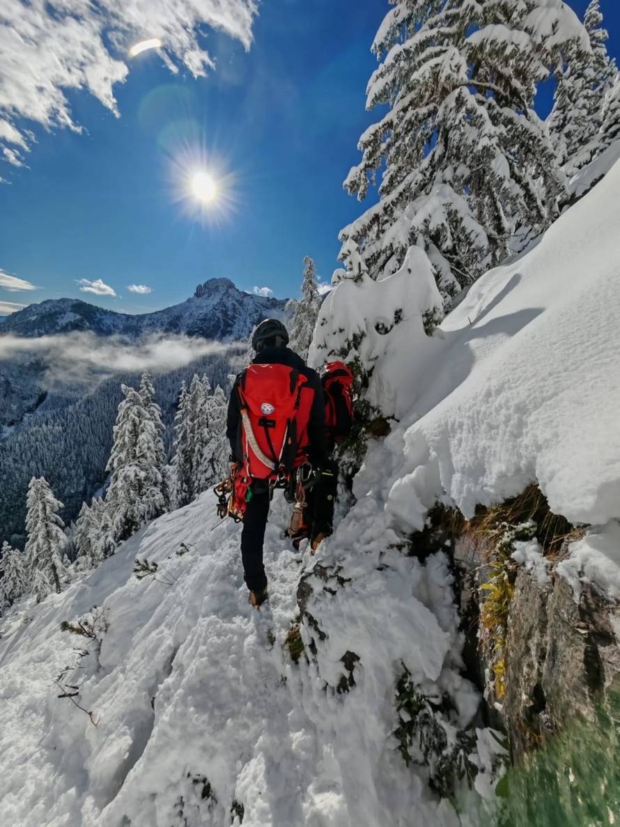 FOTO Slovenski spasioci otkrili mjesto gdje su tražili Hrvate, jedna lavina ugrozila je i njih!