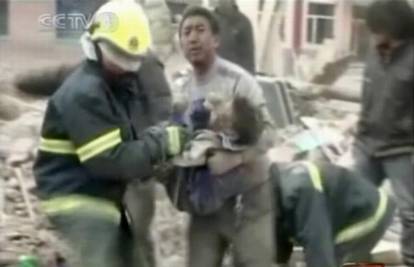 Kina: Broj mrtvih u jakom potresu popeo se na 760