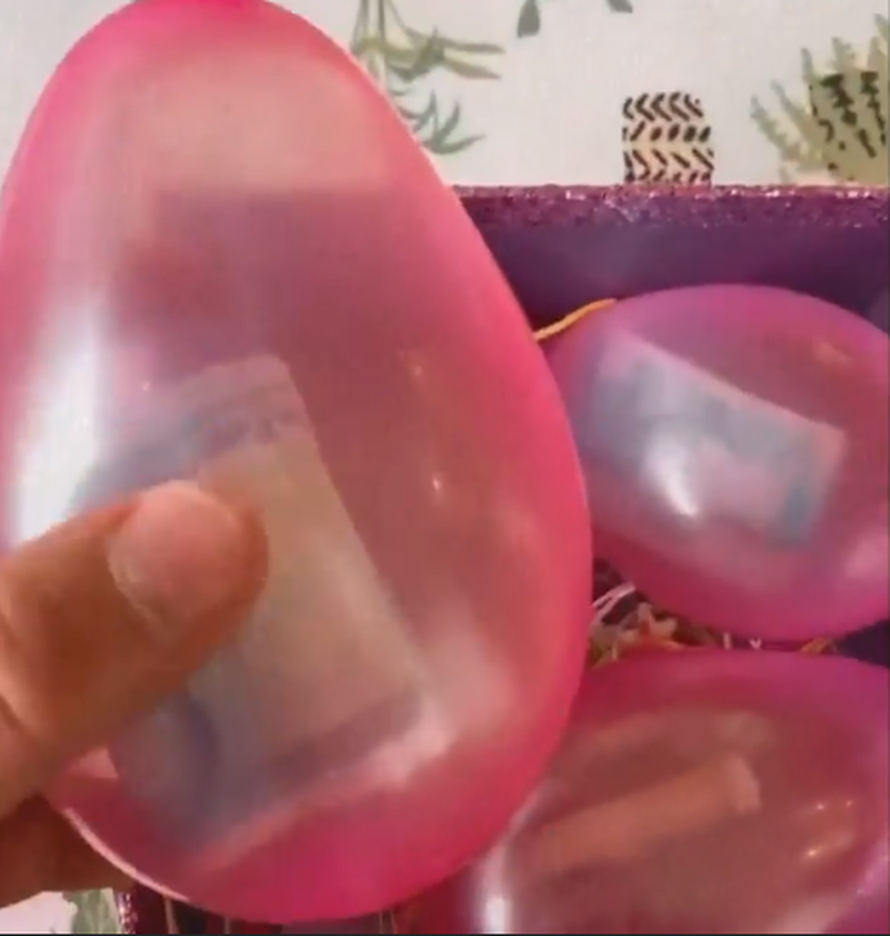 Mama je otkrila odličan način kako zamotati novac za poklon