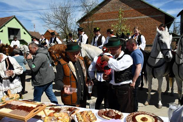 U Velikoj Kopanici održana manifestacija Uskrsno jahanje 