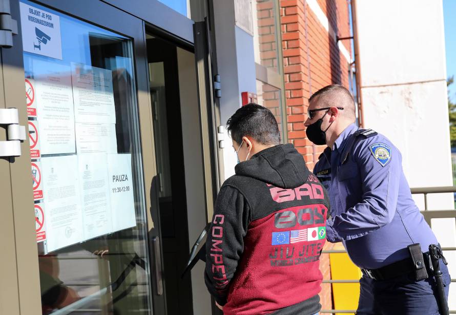Ekskluzivne fotografije: Ovo je Brazilka koja je progutala kilu koke, doveli je u Veliku Goricu