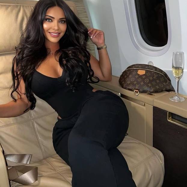 FOTO Gospođa Messi morala je reagirati zbog ovih fotki Miss Bum Bum: 'Valjda je ljubomora'