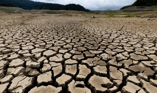 Sjajne fotografije: Lokvarsko jezero ispraznili zbog remonta hidroenergetskog sustava