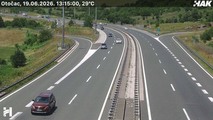 FOTO Skratili petak i požurili na produženi vikend: Ogromna gužva kod Lučkog prema moru