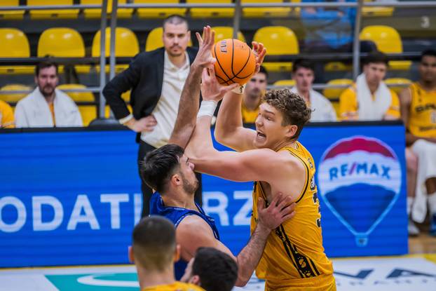 Susret Splita i Cibone u utakmici 16. kola SuperSport Premijer lige