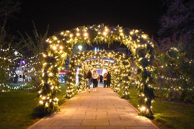 Bjelovar: Grad nikad ljepši u blagdanskom ruhu, a i advent je naraskošniji ikad