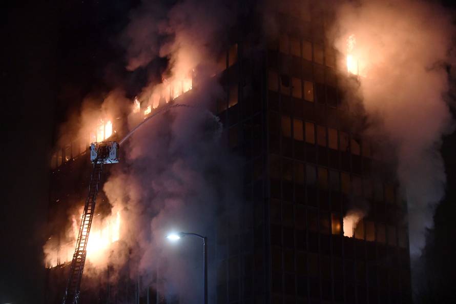 Zagreb: Pozar u Vjesnikovom neboderu