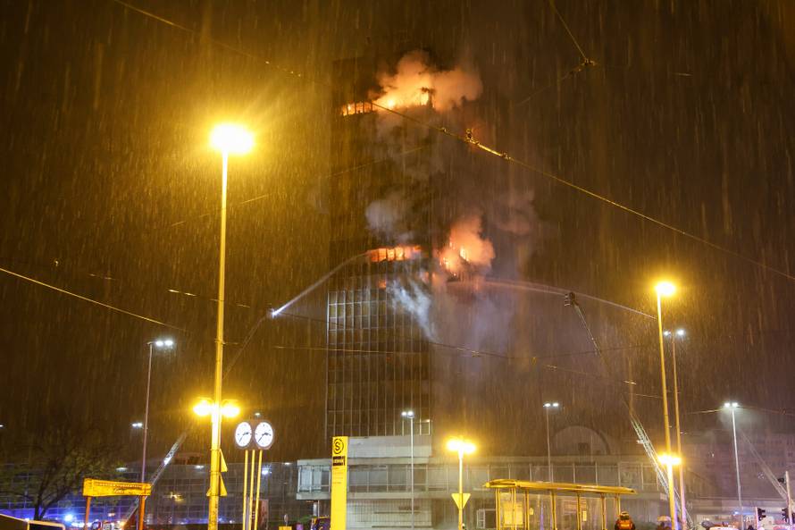 Zagreb: Pozar u Vjesnikovom neboderu