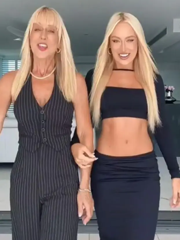 FOTO Zaludile internet! Majka i kći izgledaju identično, svi su uvjereni da su blizanke...