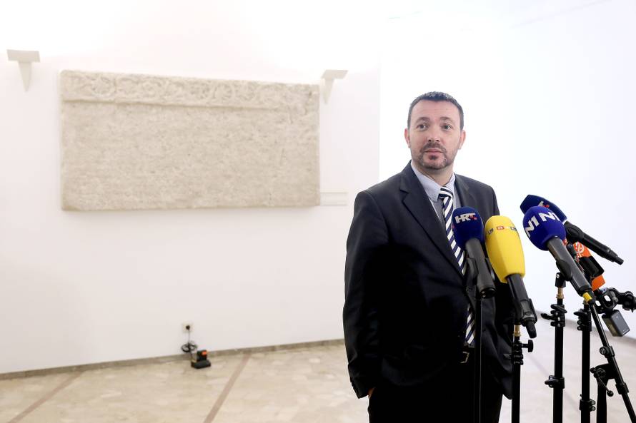 Zagreb: Arsen Bauk komentirao uvođenje aplikacije za praćenje kontakata tijekom pandemije