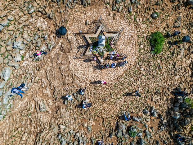 Međugorje: Pogled na Brdo ukazanja iz zraka