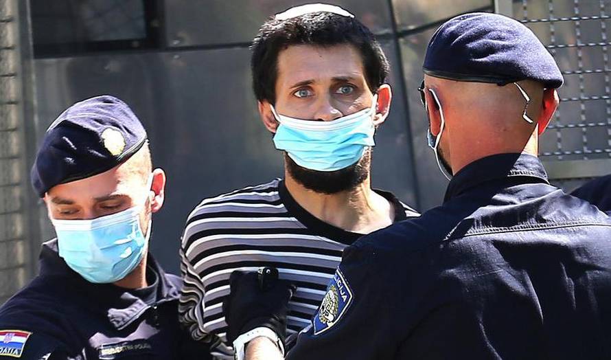 Policija dovodi osumnjičenog za ubojstvo u kuću u Gaćeleze kako bi se rekonstruirao događaj