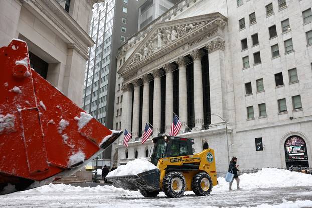 Major winter storm spreads across a large swath of the United States