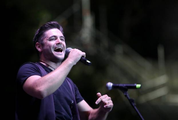 Koncert "Imotski ne zaboravi" na kojem nastupaju Bulić, Zečić i Thompson