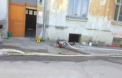 U Osijeku već nekoliko dana ispumpavaju vodu iz zgrada