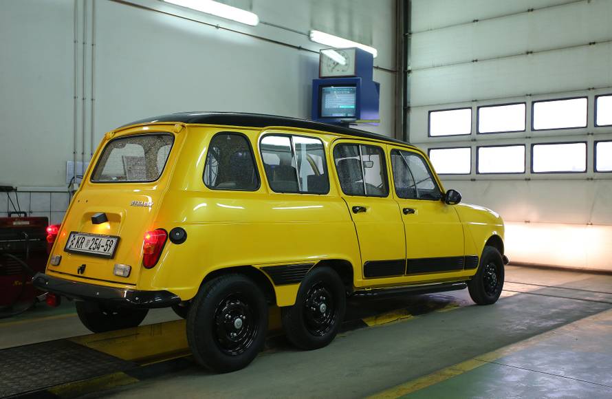 Produženi Renault 4 ima šest kotača i najveći prtljažnik...